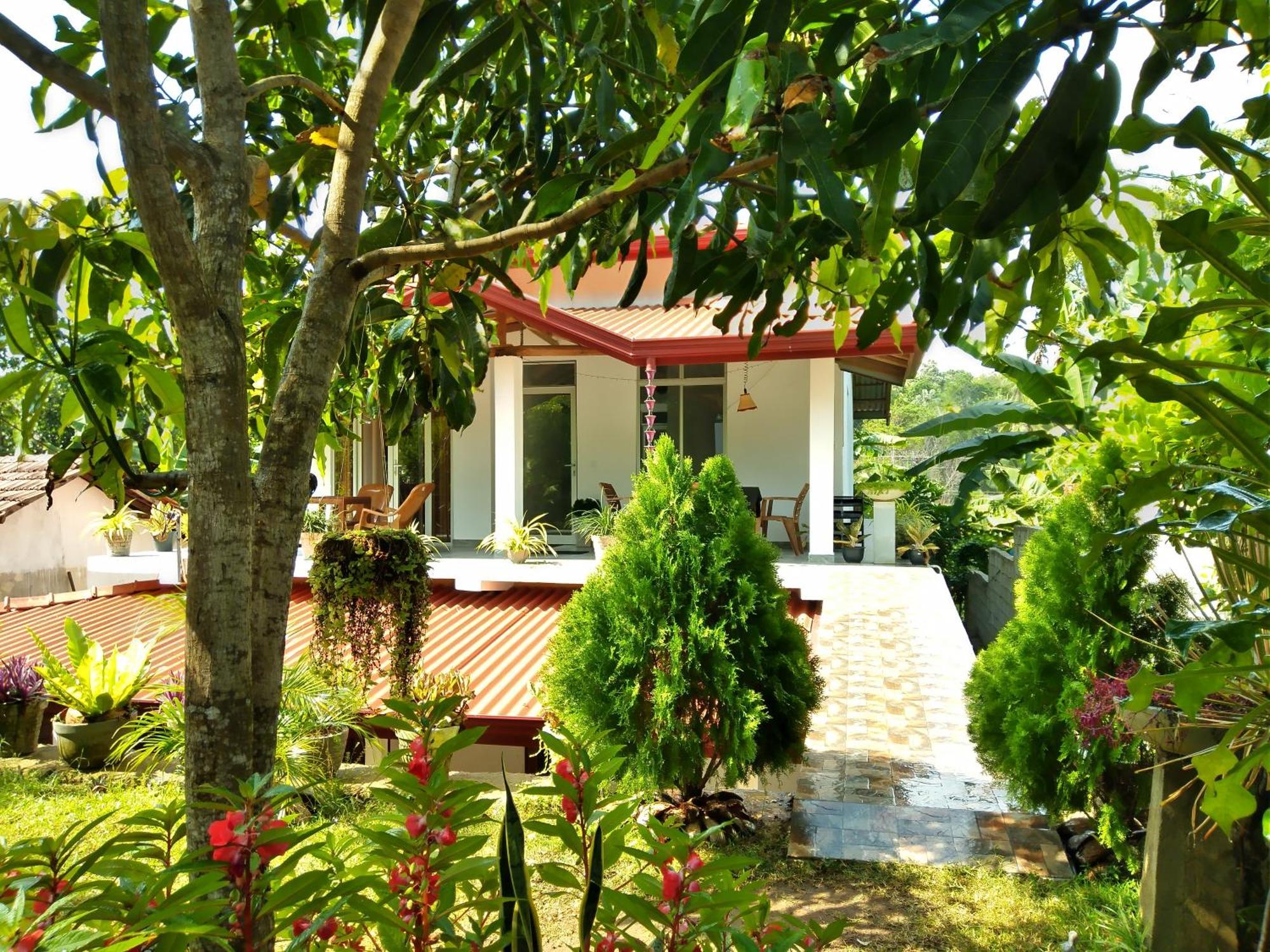 Sandhara Home Stay Тангале Стая снимка