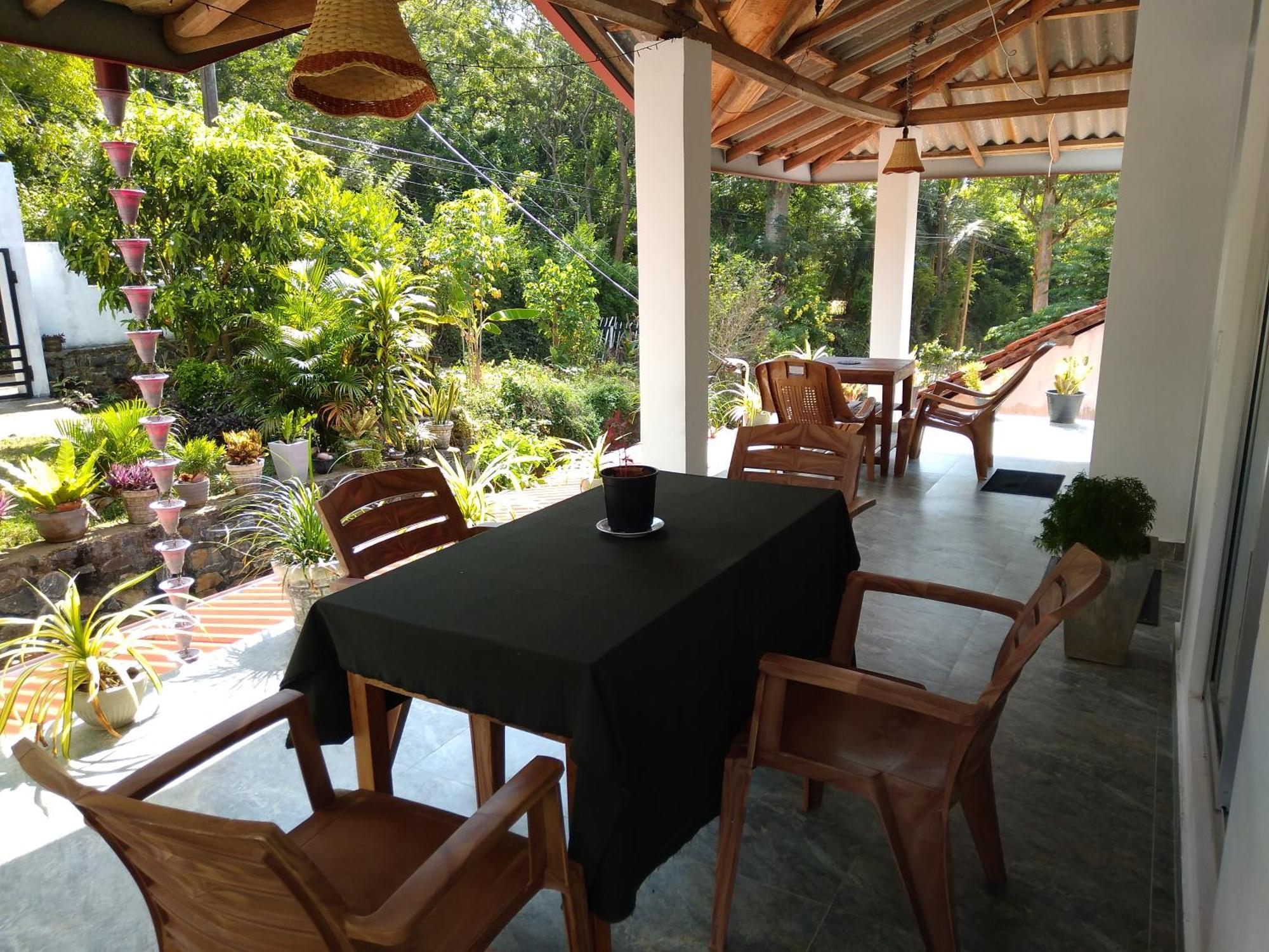Sandhara Home Stay Тангале Стая снимка
