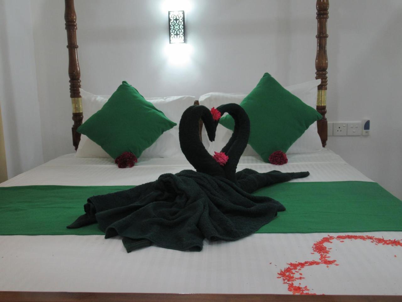 Sandhara Home Stay Тангале Екстериор снимка