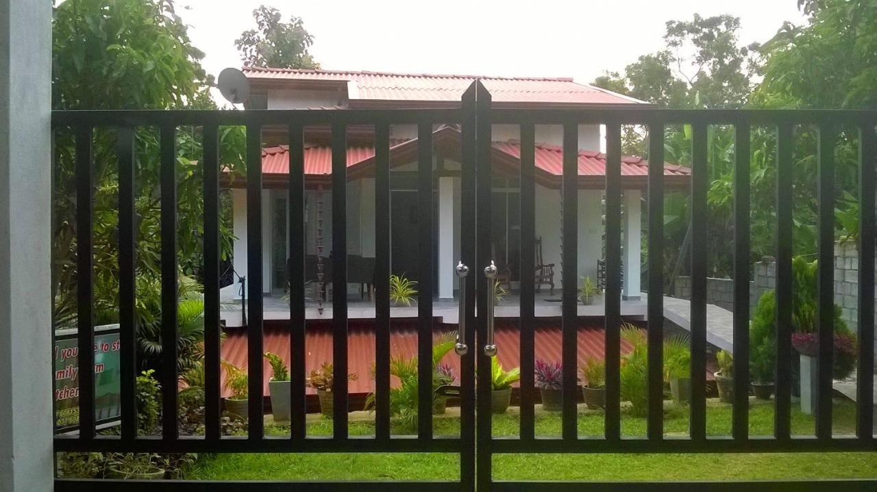 Sandhara Home Stay Тангале Екстериор снимка